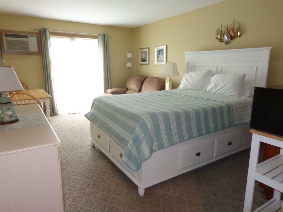Jonathan'S On The Oceanfront Hampton Esterno foto