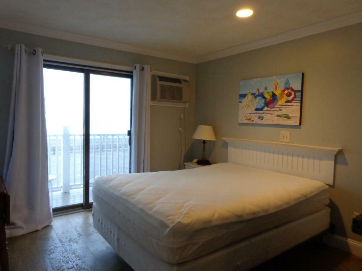 Jonathan'S On The Oceanfront Hampton Esterno foto