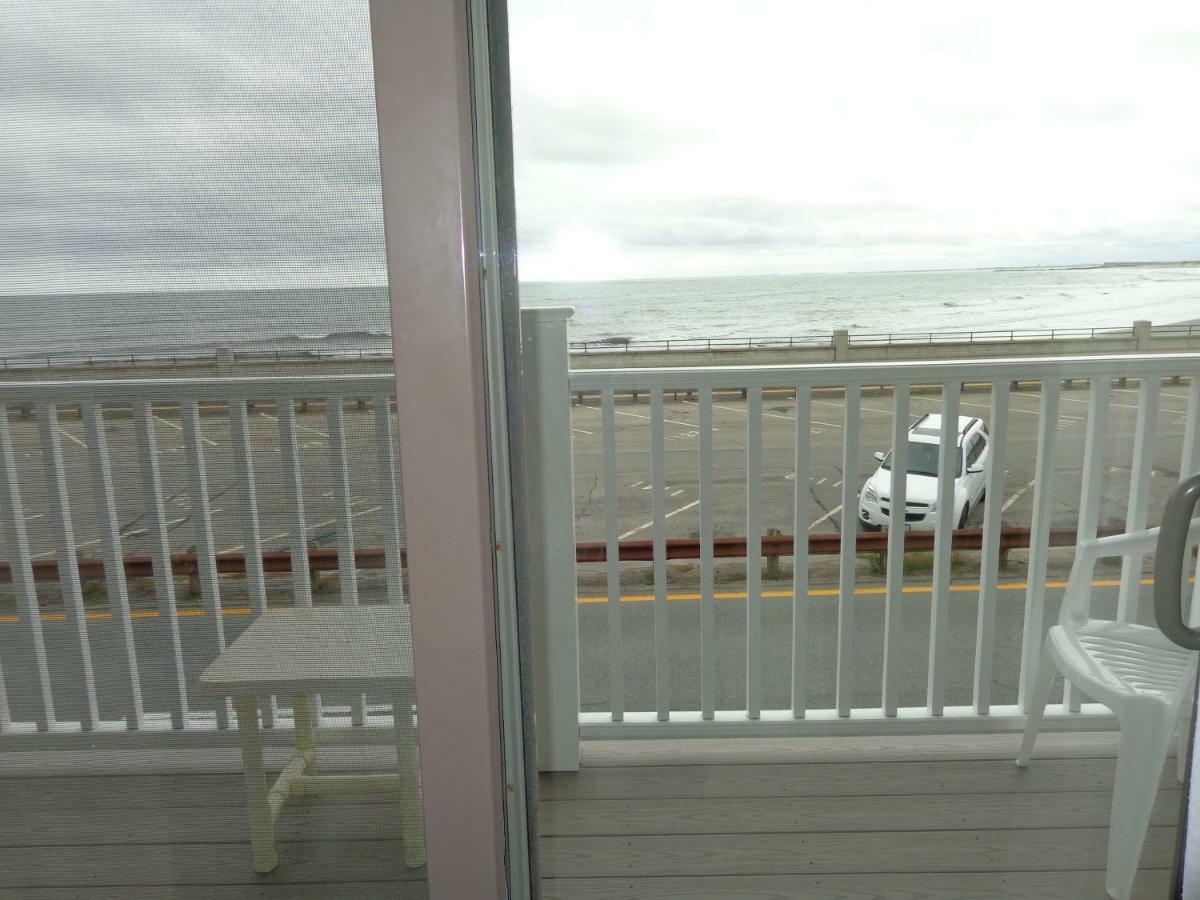 Jonathan'S On The Oceanfront Hampton Esterno foto