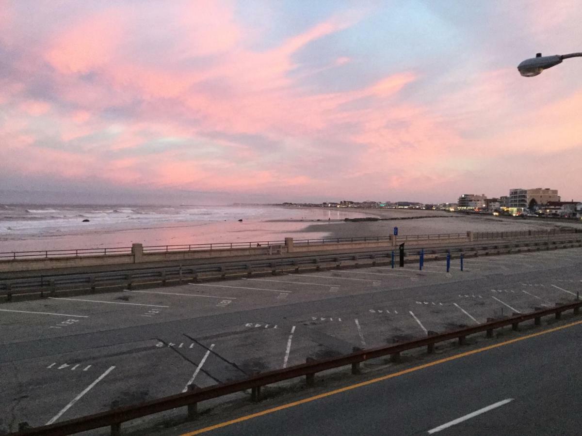 Jonathan'S On The Oceanfront Hampton Esterno foto