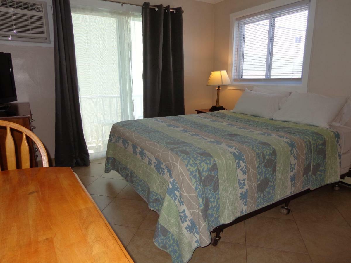 Jonathan'S On The Oceanfront Hampton Esterno foto