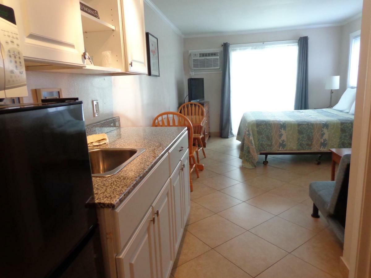 Jonathan'S On The Oceanfront Hampton Esterno foto